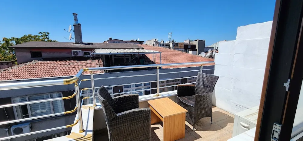 Standard Tek Büyük Yataklı Oda, Balkon, Bahçe Manzaralı