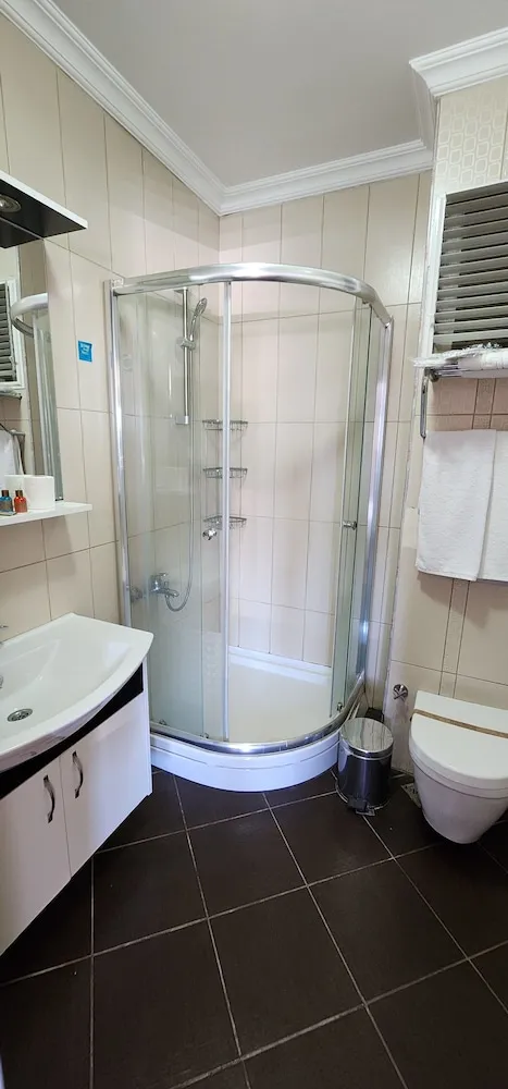 Standard Tek Büyük Yataklı Oda, Balkon, Bahçe Manzaralı