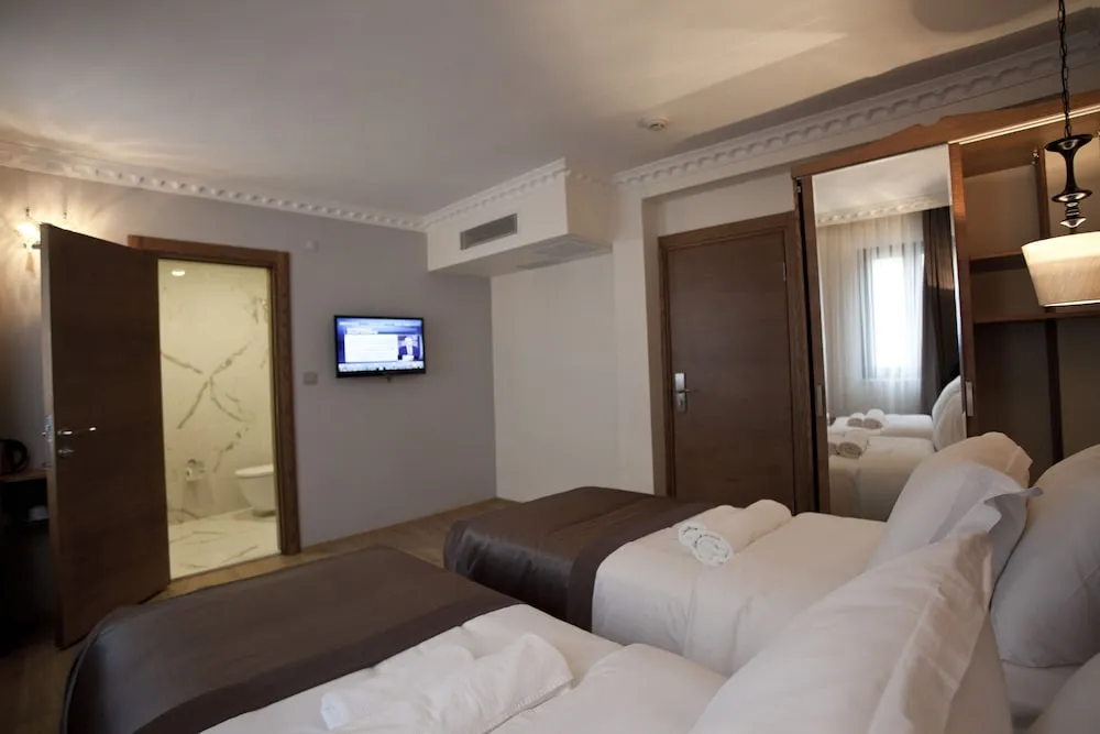 Deluxe Tek Büyük veya Iki Ayri Yatakli Oda Oturma Alanli