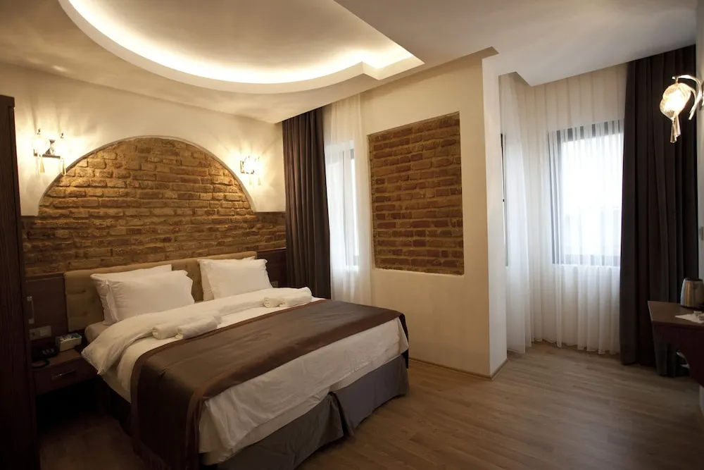 Deluxe Tek Büyük veya Iki Ayri Yatakli Oda Oturma Alanli