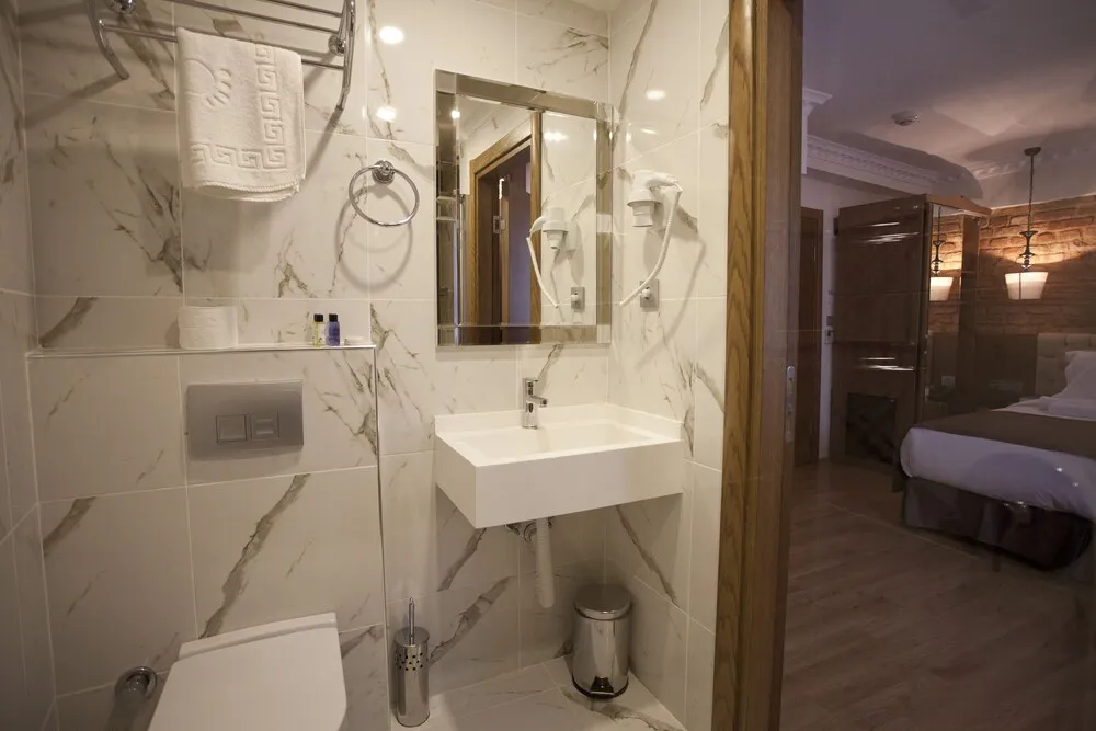 Deluxe Tek Büyük veya Iki Ayri Yatakli Oda Oturma Alanli