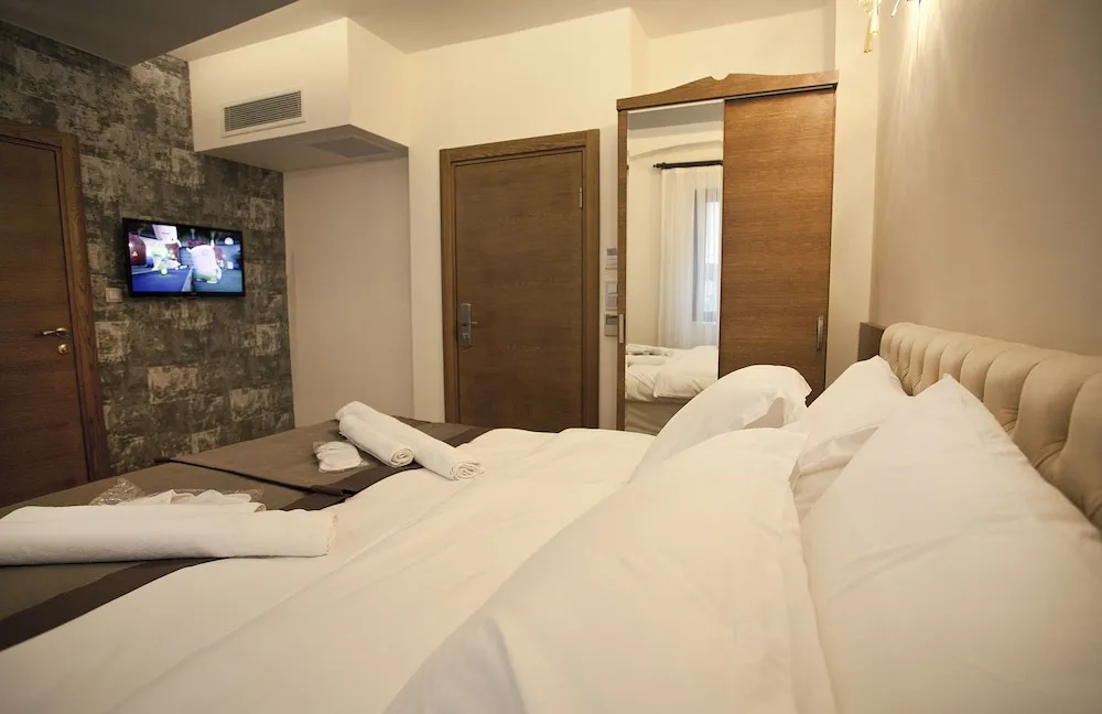 Deluxe Tek Büyük veya Iki Ayri Yatakli Oda Oturma Alanli