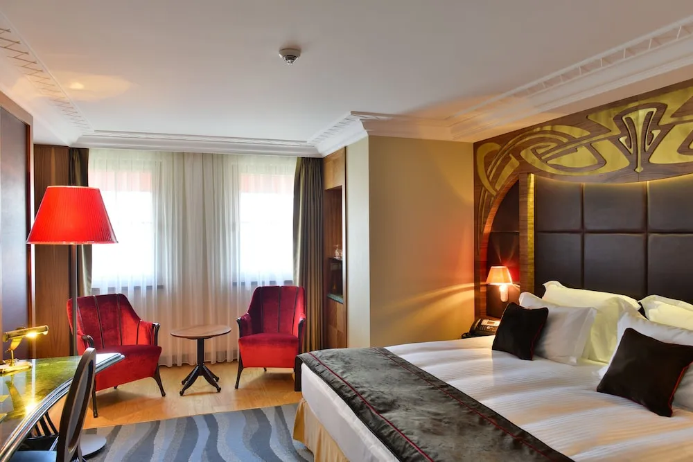 Deluxe Tek Büyük Yataklı Oda