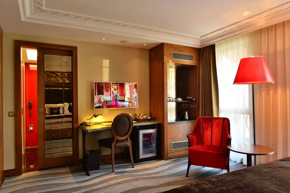 Deluxe Tek Büyük Yataklı Oda
