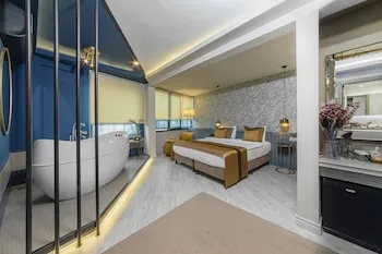 Ayramin Deluxe Hotel
