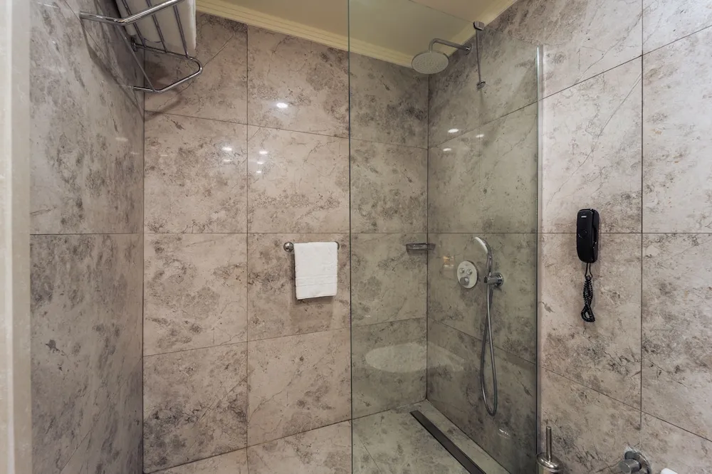 Deluxe Tek Büyük veya İki Ayrı Yataklı Oda