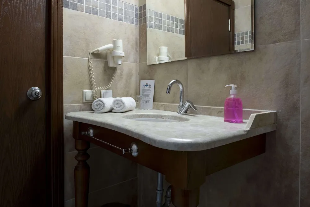 Deluxe Tek Büyük veya İki Ayrı Yataklı Oda, 1 Yatak Odası, Sigara İçilmez, Şehir Manzaralı