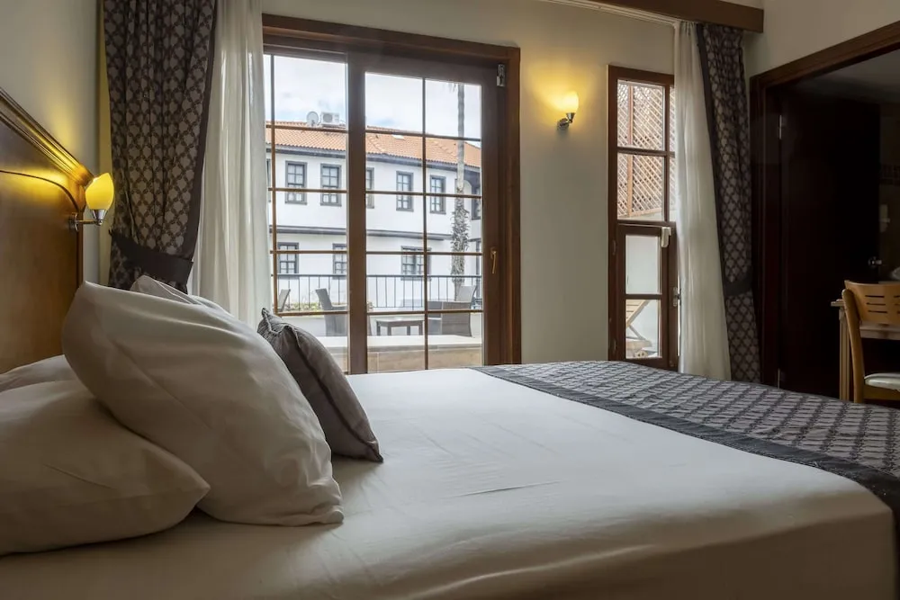 Deluxe Tek Büyük veya İki Ayrı Yataklı Oda, 1 Yatak Odası, Sigara İçilmez, Şehir Manzaralı
