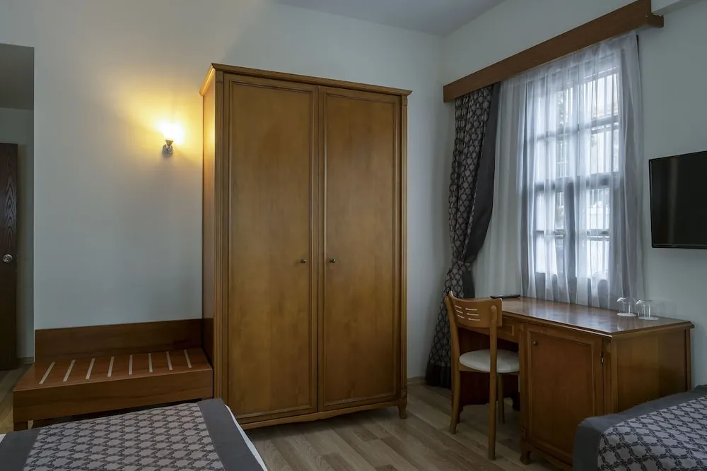 Standard Üç Kişilik Oda, Birden Çok Yatak, Sigara İçilmez, Bahçe Manzaralı