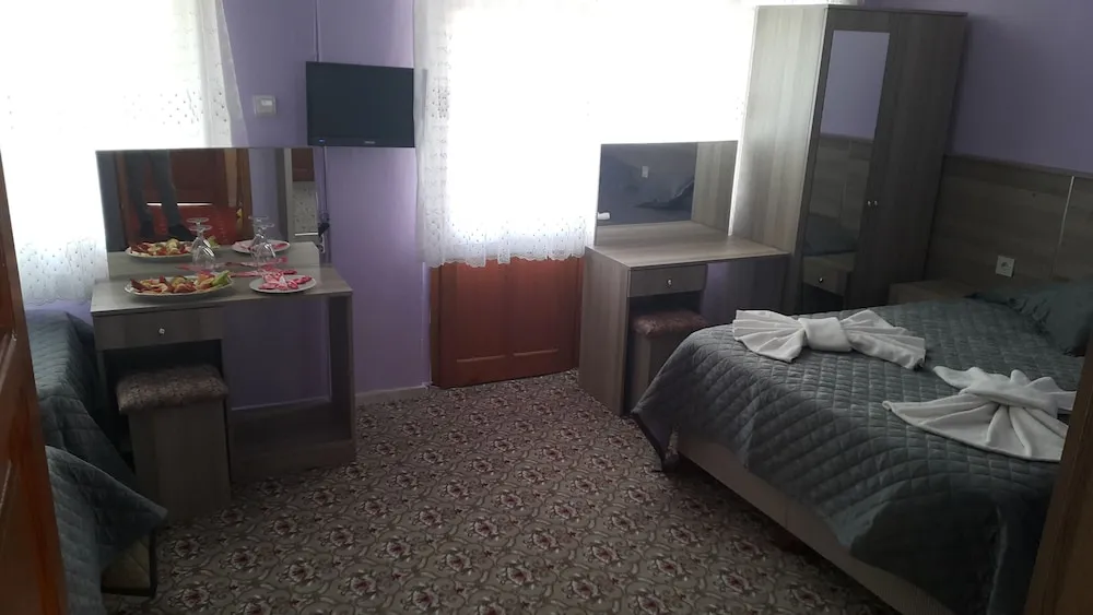 Uc Kisilik Balkonlu Oda