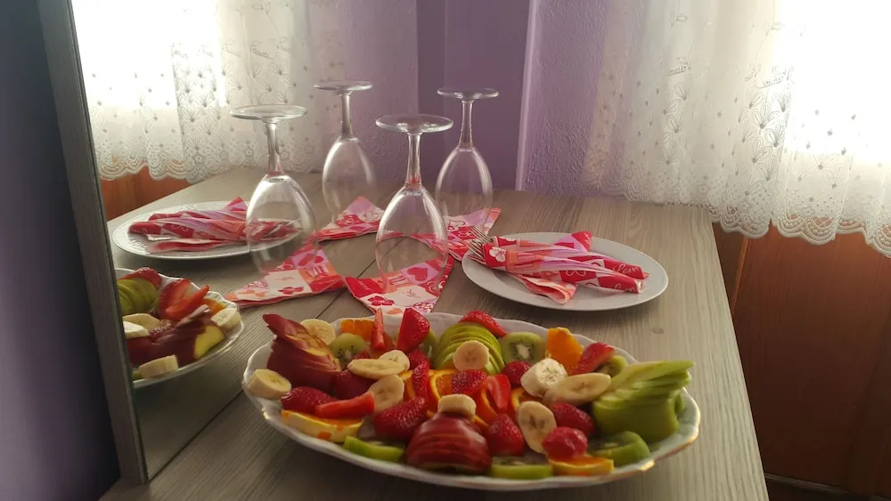 Uc Kisilik Balkonlu Oda