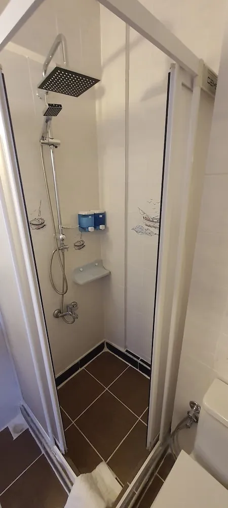 Uc Kisilik Balkonlu Oda