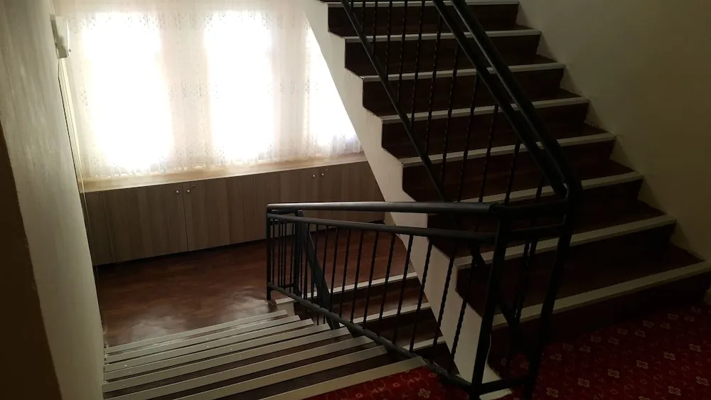 Uc Kisilik Balkonlu Oda