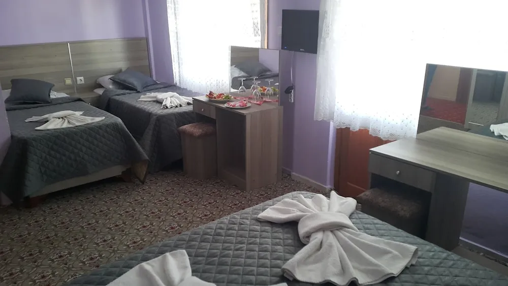 Bes Kisilik Balkonlu Oda