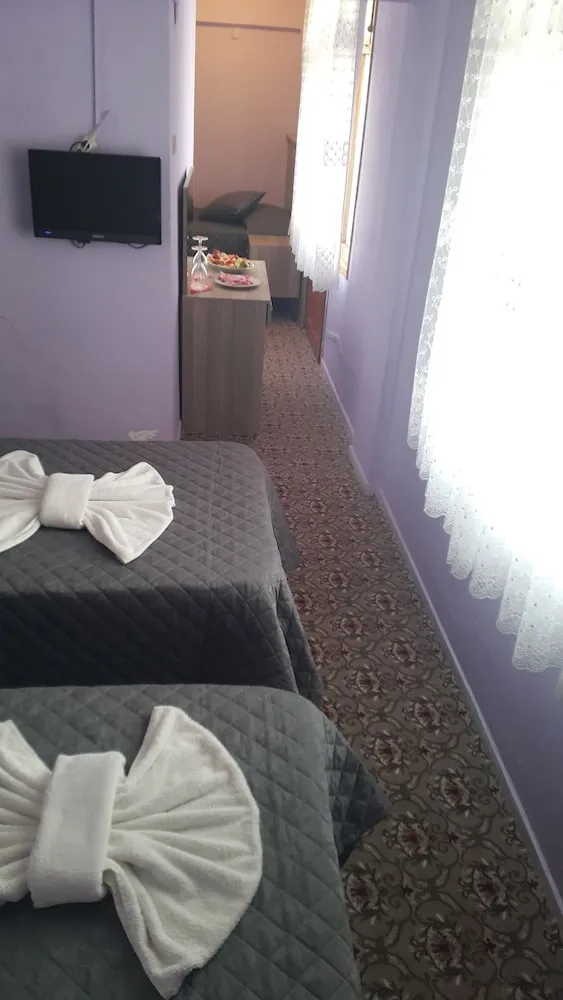 Bes Kisilik Balkonlu Oda
