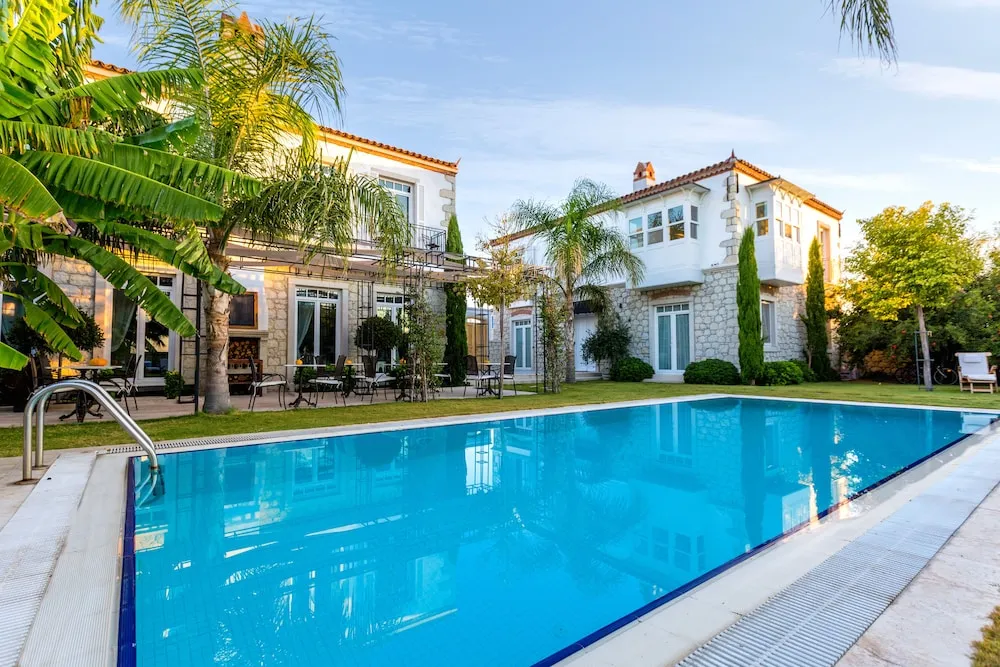 Superior Oda, 1 Büyük (Queen) Boy Yatak ve Çekyat