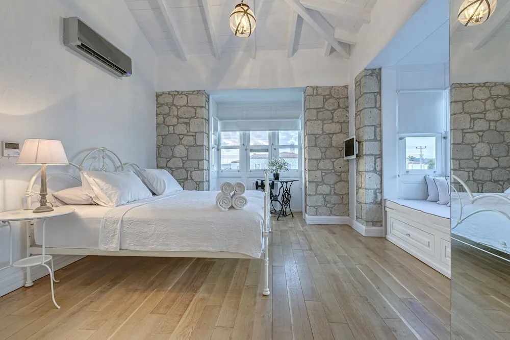 Superior Oda, 1 Büyük (Queen) Boy Yatak ve Çekyat