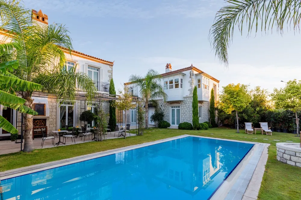 Superior Oda, 1 Büyük (Queen) Boy Yatak ve Çekyat