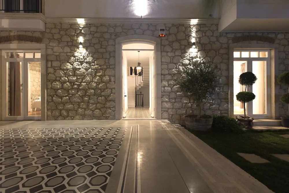 Tek Büyük Yataklı Oda, Avlu Manzaralı