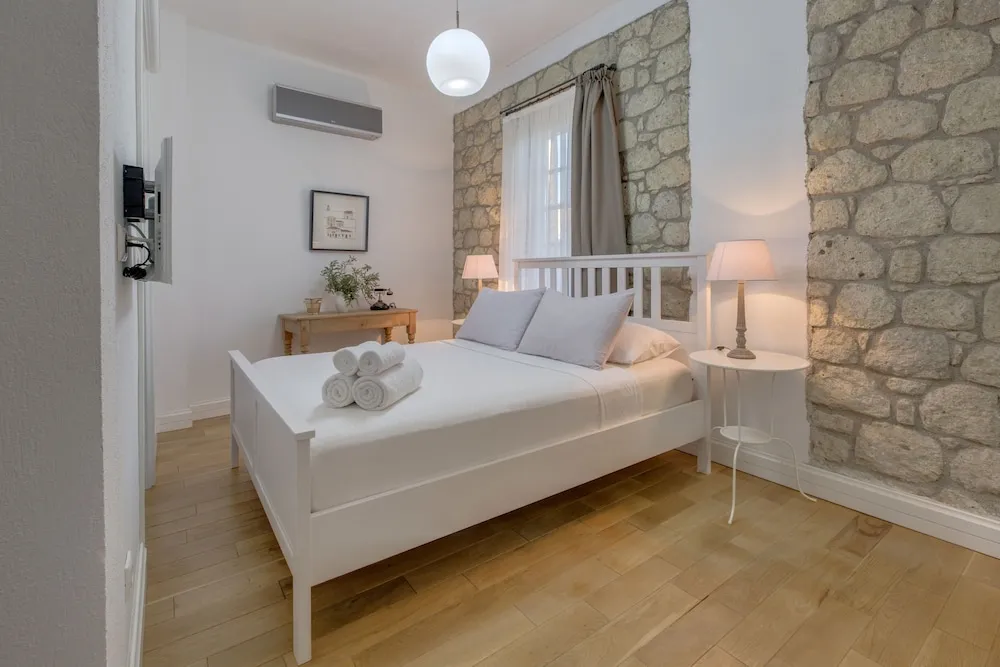 Tek Büyük Yataklı Oda, Avlu Manzaralı