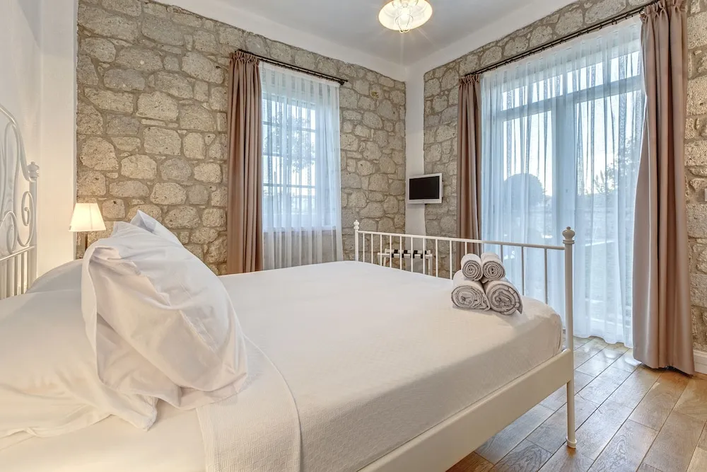 Tek Büyük Yataklı Oda, Bahçe Manzaralı