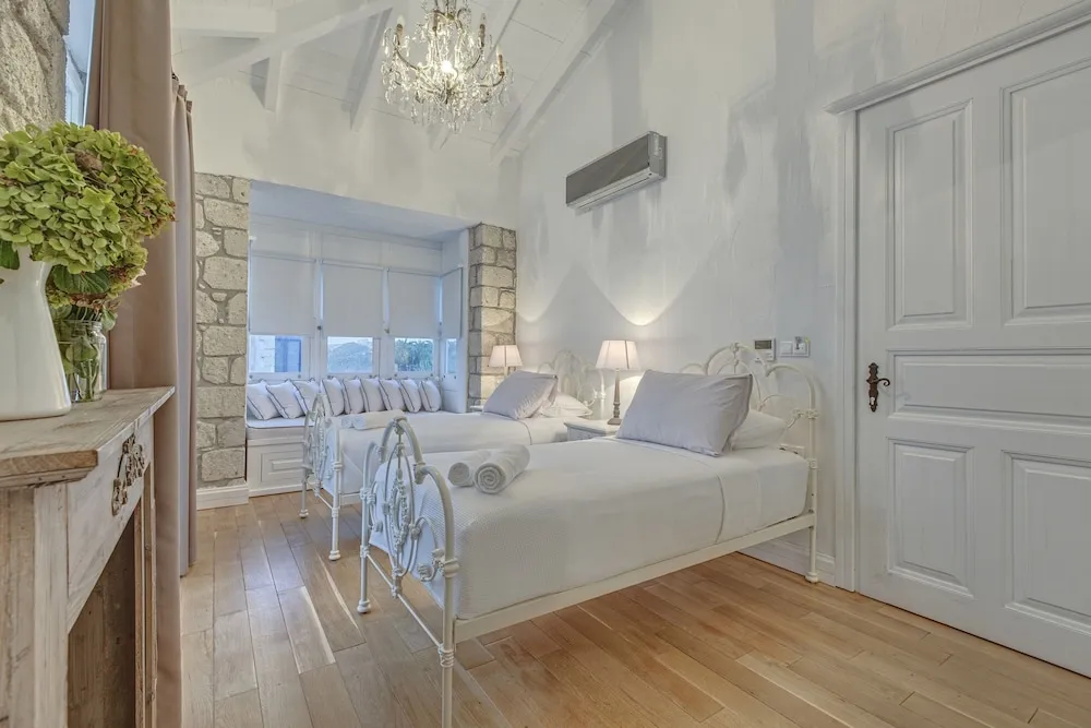 Superior Tek Büyük veya İki Ayrı Yataklı Oda