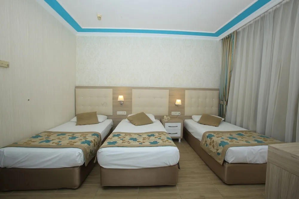 Standard Üç Kişilik Oda, 1 Yatak Odası, Balkon, Deniz Manzaralı