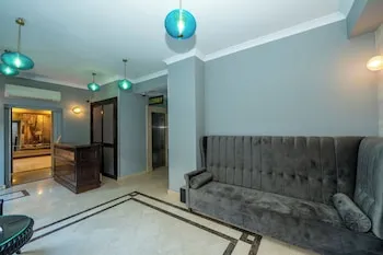 Raymond Blue Hotel