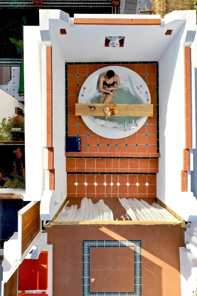 Honeymoon Tek Büyük Yataklı Oda