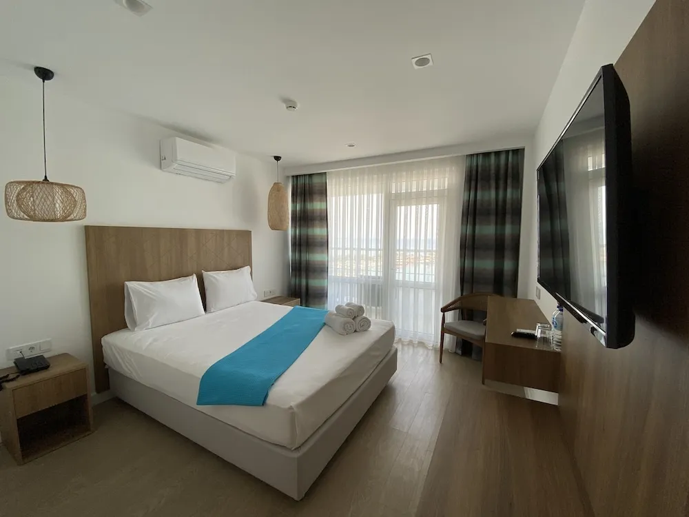 Deluxe Oda, 1 Çift Kişilik veya 2 Tek Kişilik Yatak, Balkon, Deniz Manzaralı
