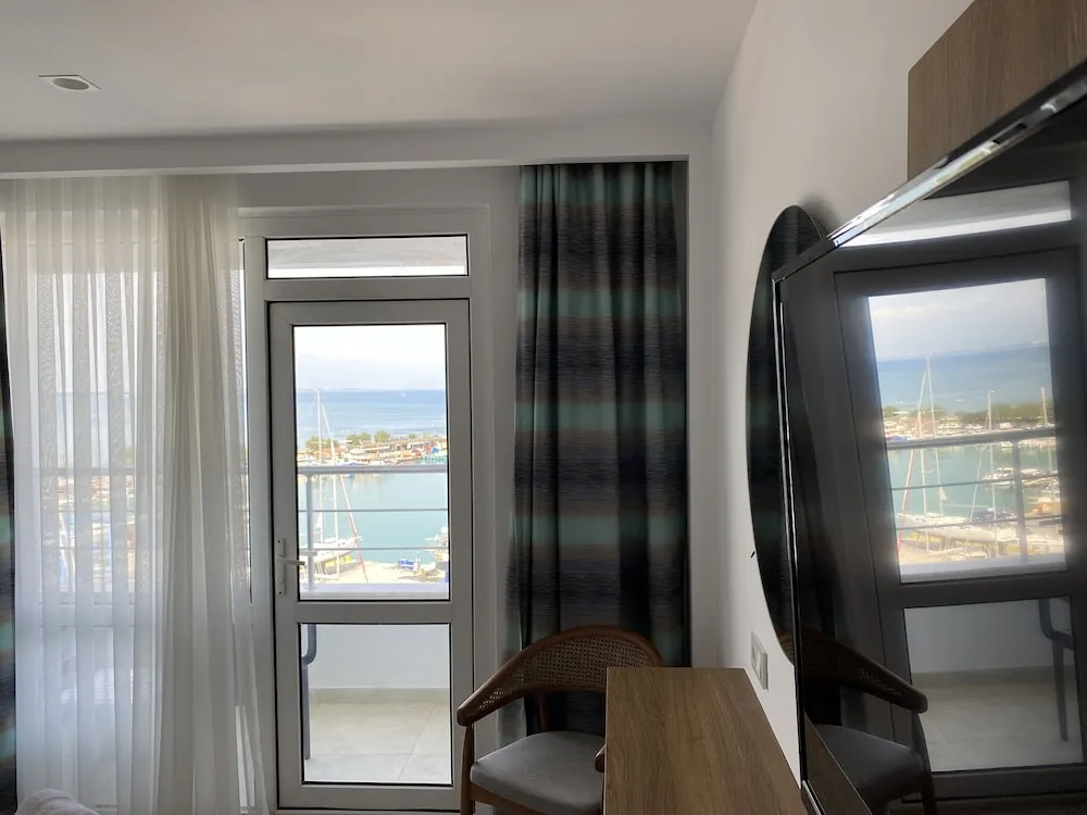 Deluxe Oda, 1 Çift Kişilik veya 2 Tek Kişilik Yatak, Balkon, Deniz Manzaralı