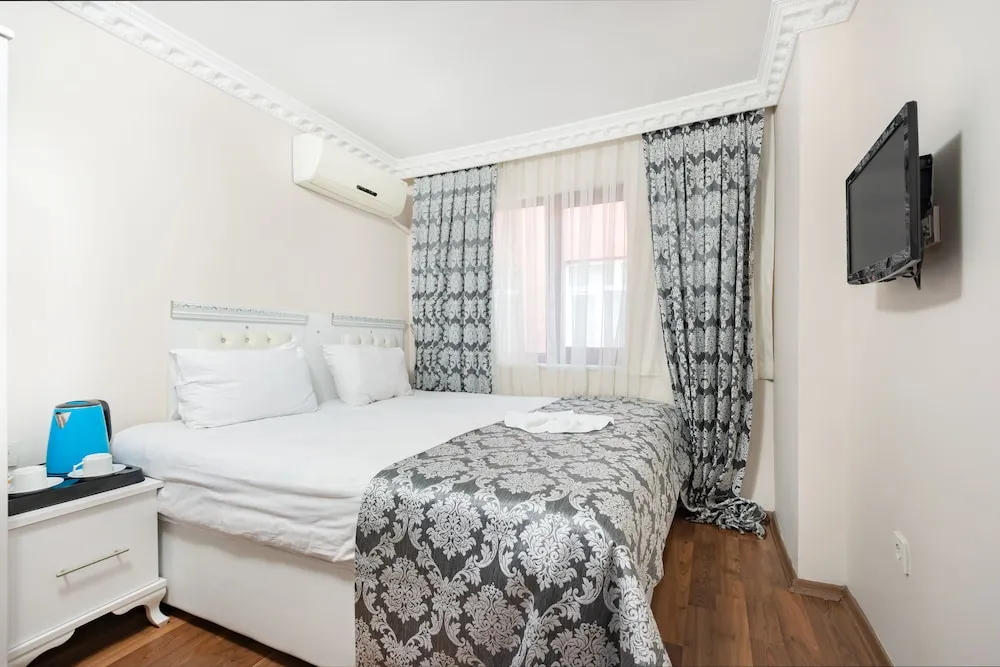 Basic Tek Büyük Yataklı Oda