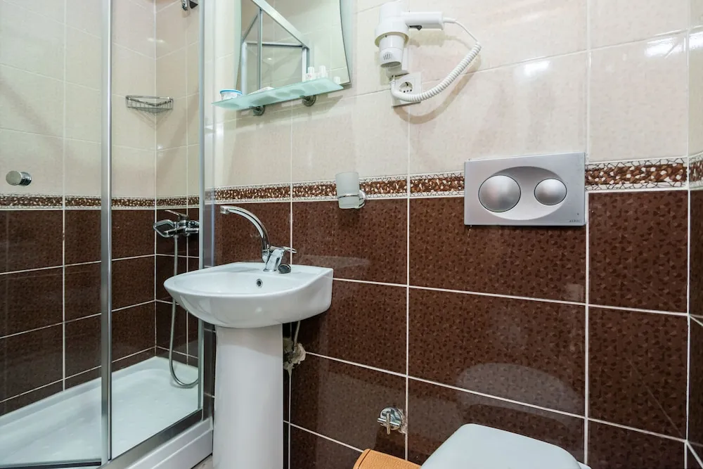 Basic Tek Büyük Yataklı Oda