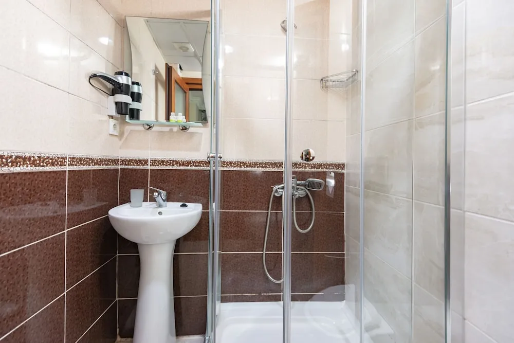 Basic Tek Büyük Yataklı Oda