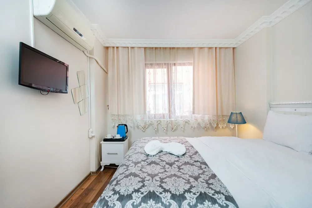 Basic Tek Büyük Yataklı Oda