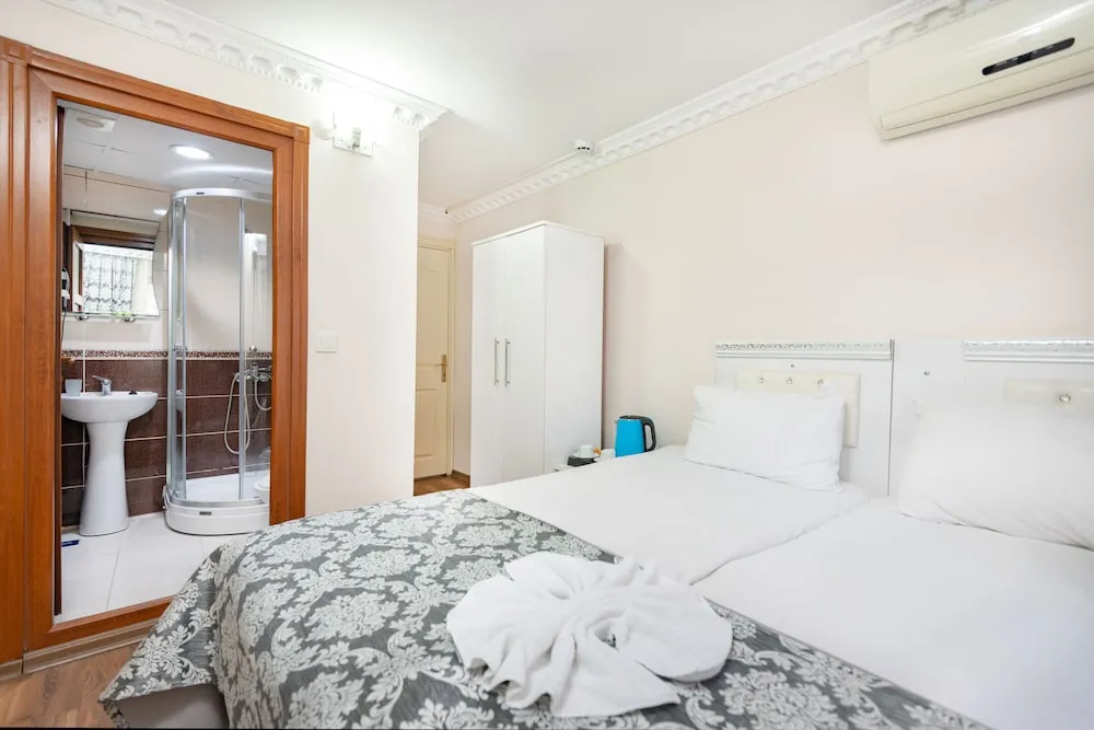 Basic Tek Büyük Yataklı Oda