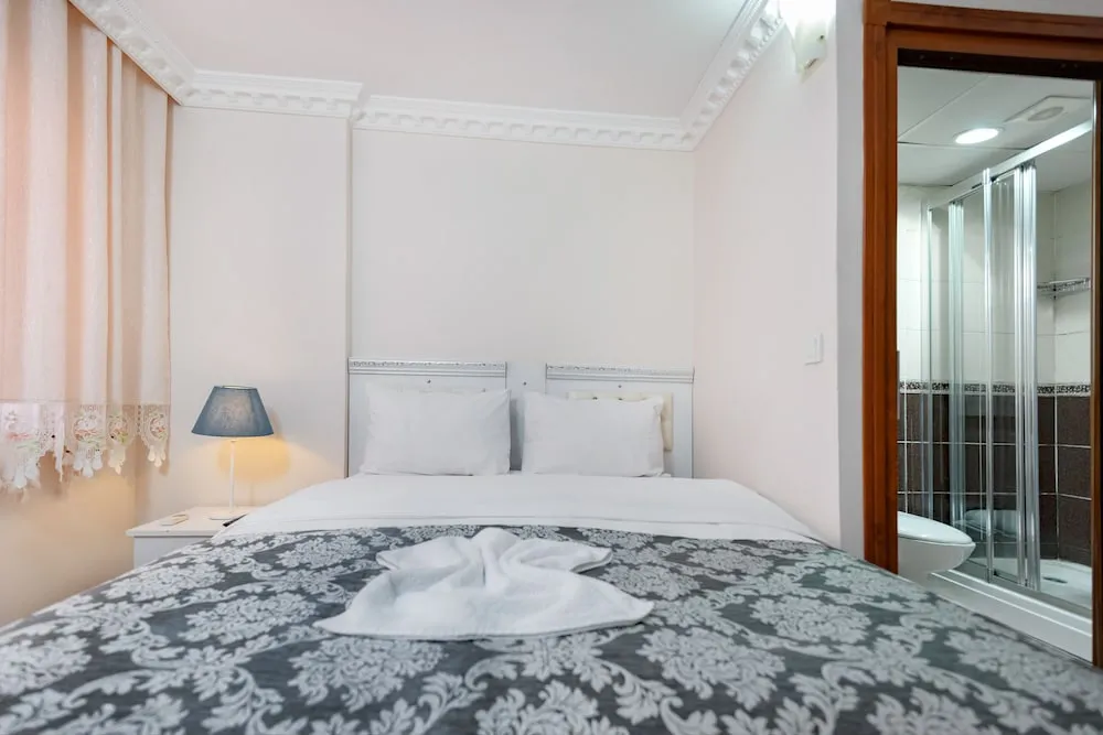 Basic Tek Büyük Yataklı Oda