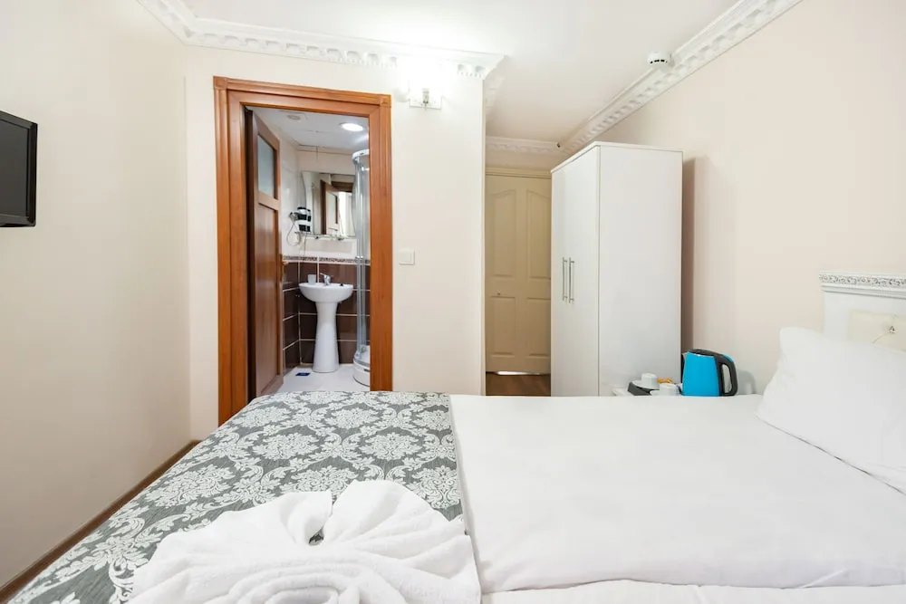 Basic Tek Büyük Yataklı Oda