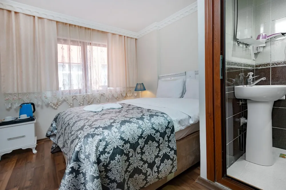 Basic Tek Büyük Yataklı Oda