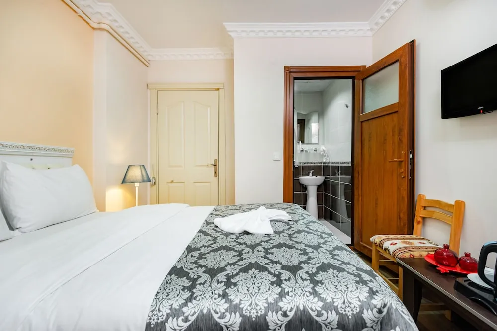 Classic Tek Büyük Yataklı Oda