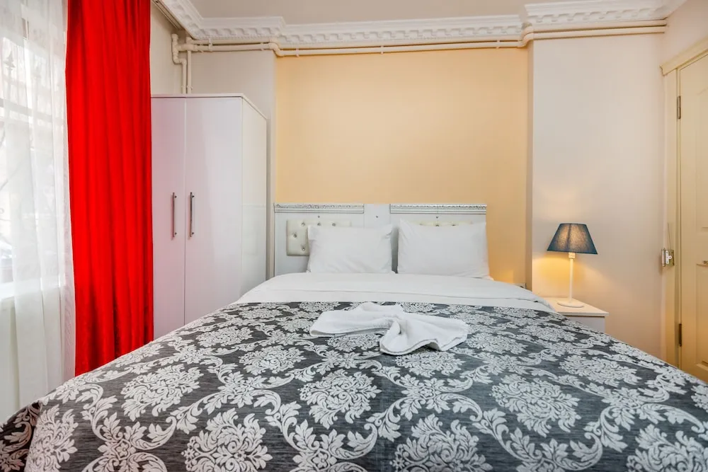 Classic Tek Büyük Yataklı Oda