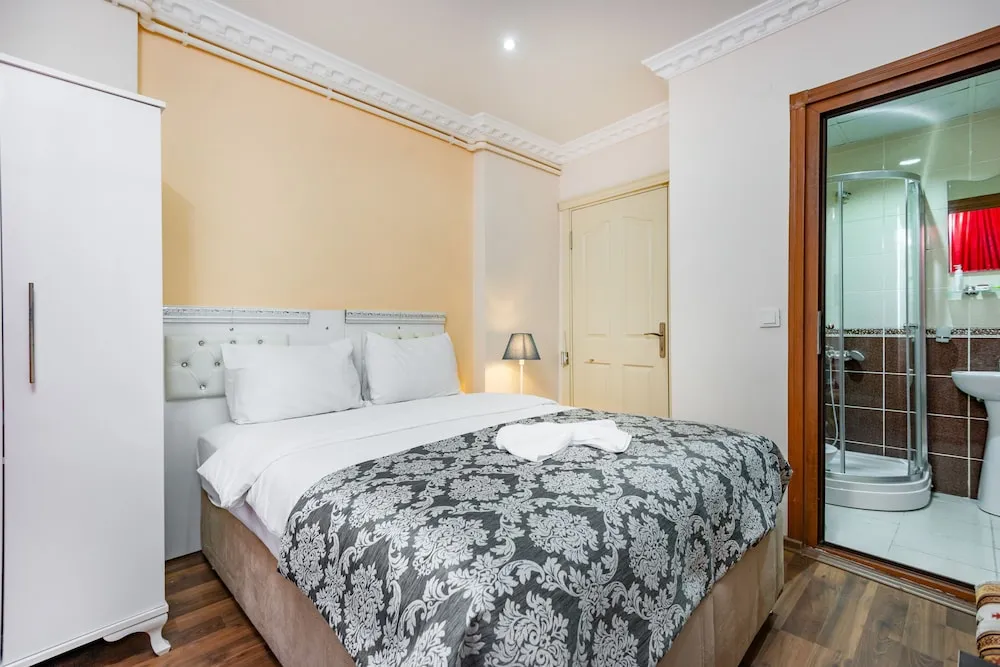 Classic Tek Büyük Yataklı Oda