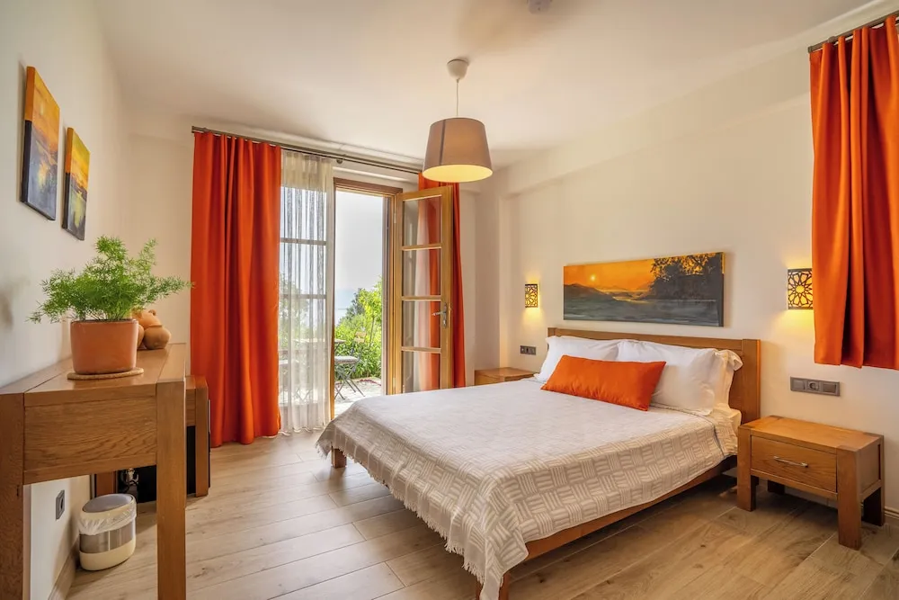 Tek Büyük Yataklı Oda, Balkon, Deniz Manzaralı