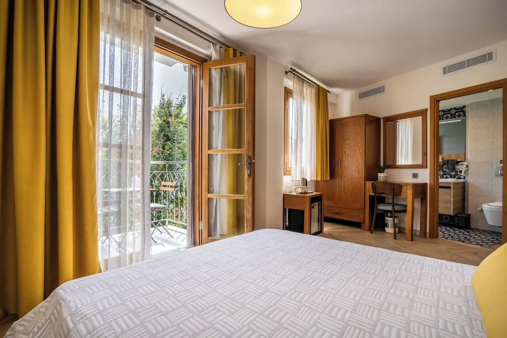 Tek Büyük Yataklı Oda, Balkon, Deniz Manzaralı