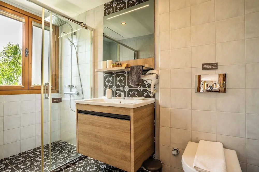 Tek Büyük Yataklı Oda, Balkon, Deniz Manzaralı