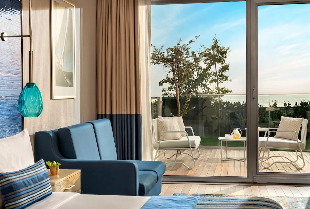 Junior Suite, 1 King Bed, Terrace, Side Sea View