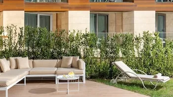 Crowne Plaza Istanbul Florya, bir IHG oteli