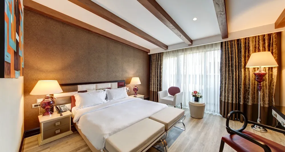 Deluxe King Room