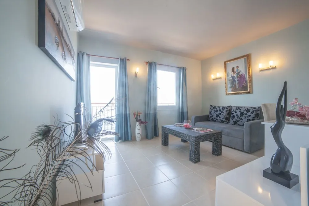 One Bedroom Suite, Sea View