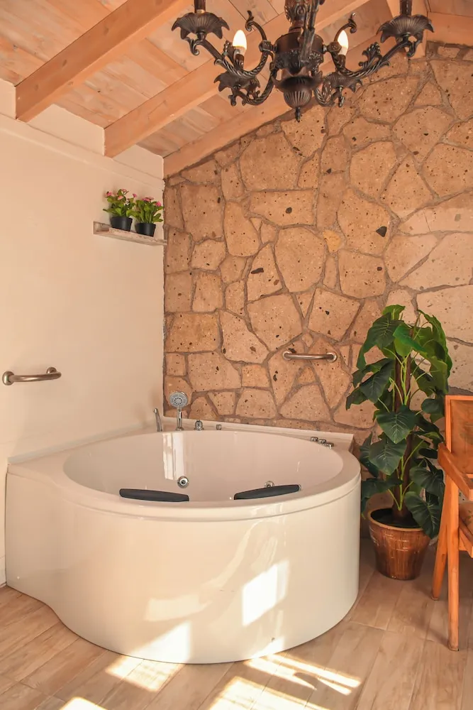 Garden Room with Jetted Tub